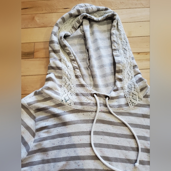 Kismet Striped Pullover Birthday Cake patterned Hoodie size medium - Picture 5 of 11